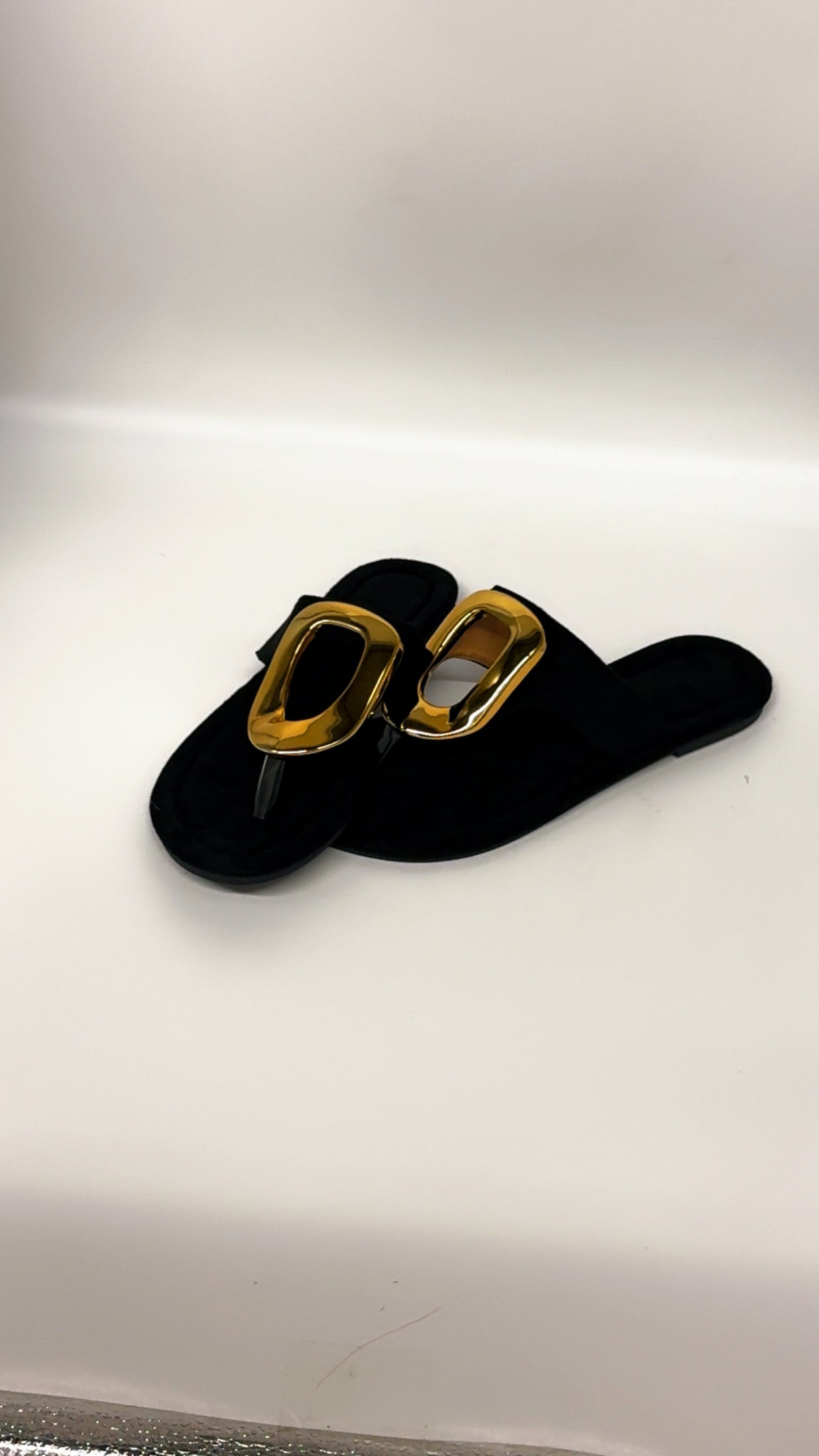 Gold Oval Black Split Toe Sandals
