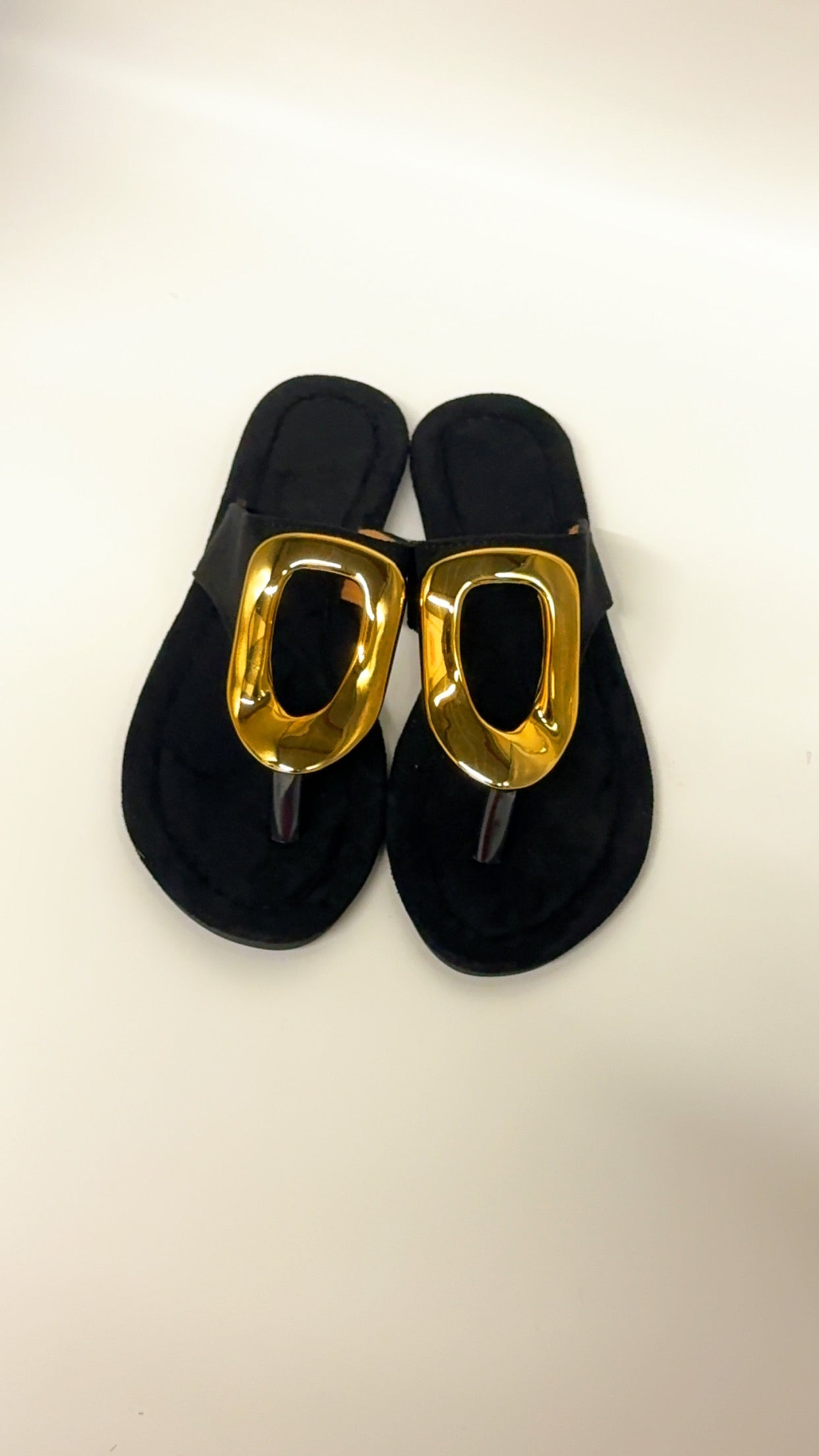 Gold Oval Black Split Toe Sandals