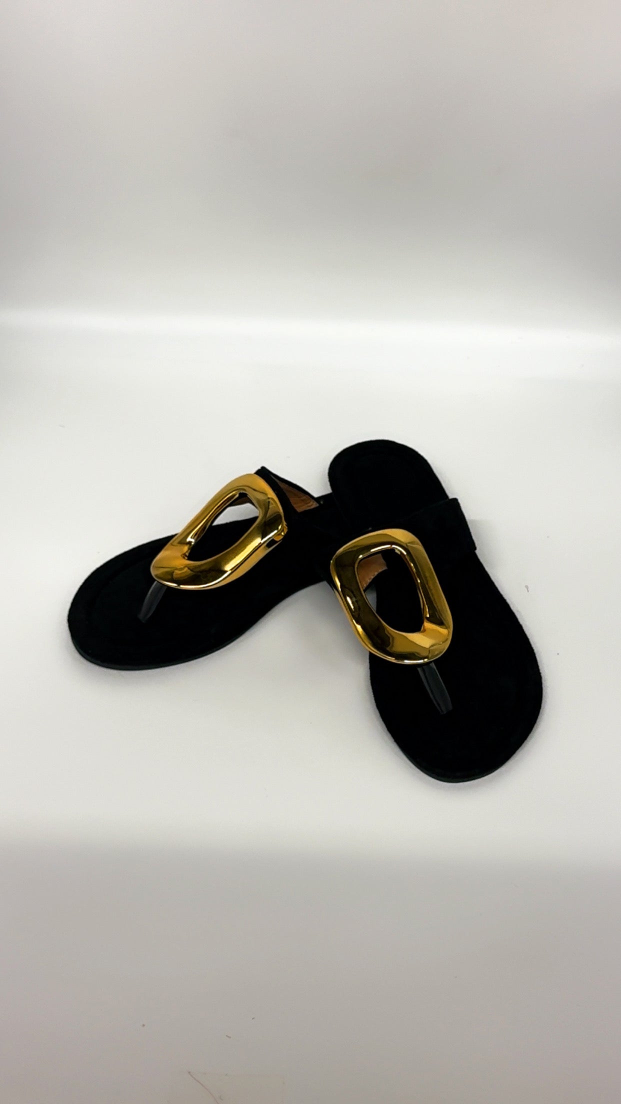 Gold Oval Black Split Toe Sandals